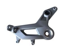 CF MOTO SR 450 SÜRÜCÜ BASAMAK BRAKET SOL ORJİNAL