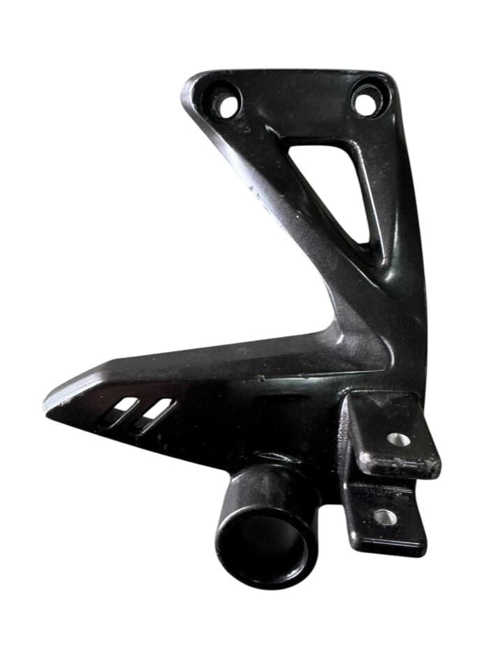 TVS APACHE RTR 200 ARKA BASAMAK BRAKET SAĞ ORJİNAL