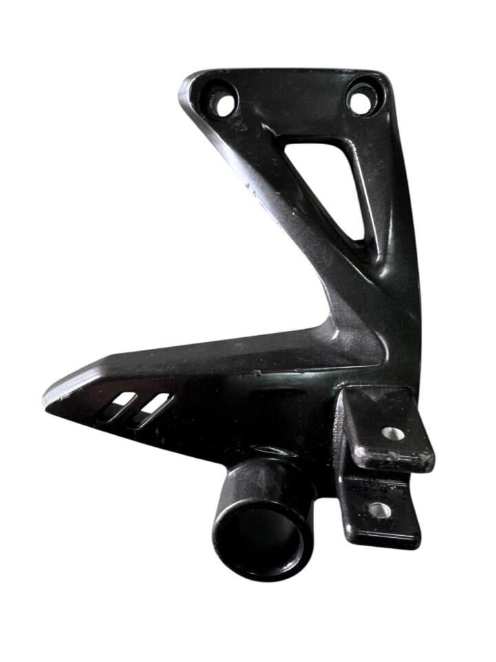 TVS APACHE RTR 200 ARKA BASAMAK BRAKET SAĞ ORJİNAL