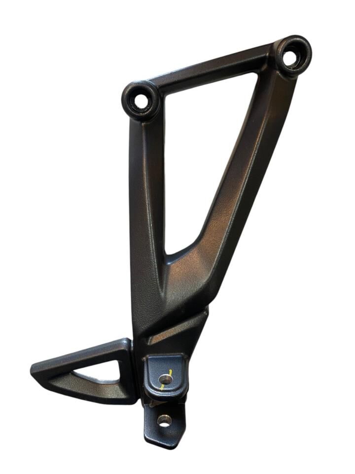BAJAJ PULSAR RS 200 ARKA BASAMAK BRAKET SAĞ ORJİNAL