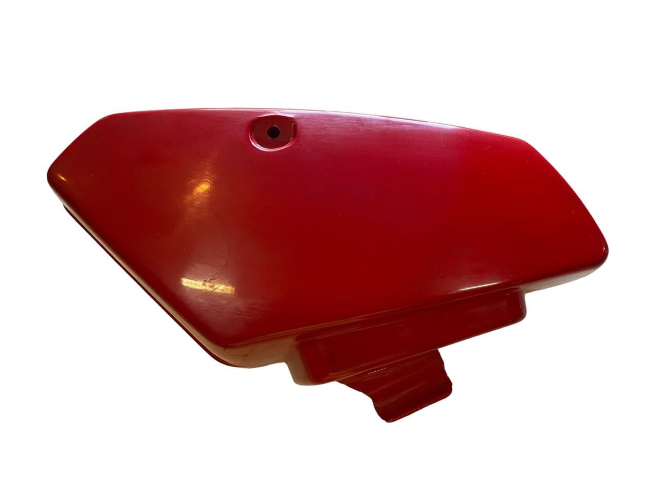 HONDA C90 AKÜ KAPAK SAĞ KIRMIZI ORJİNAL