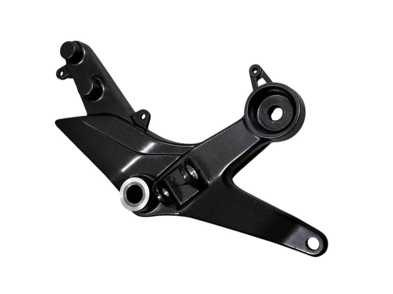 TVS APACHE RTR 200 SÜRÜCÜ ÖN BASAMAK BRAKET SAĞ ORJİNAL
